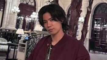 神宮寺勇太「パリが似合う男！」プライベートショットを公開　カジュアルコーデでフランスを満喫する姿に絶賛の声