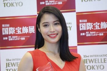 広瀬アリス、交際報道後初の公の場に登場！記者から「今一番欲しいジュエリーは？」と質問攻め
