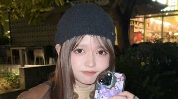 「靴でっか」景井ひな 美脚際立つミニスカコーデを披露！プライベート感あふれるショットの数々に「笑顔癒やされるー！」