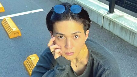 八木勇征 “びっくり”全身ショットに「足何メートルですか」と反響！シンプルコーデの立ち姿公開「なんっじゃこのスタイルオバケ」「ほぼ足じゃん」