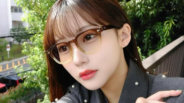 田中美久 すっぴん風&メガネ姿に「透明感半端ない」とファン歓喜!美ウエストがチラリの私服などプライベートショット大公開に「大人な女性すぎる」