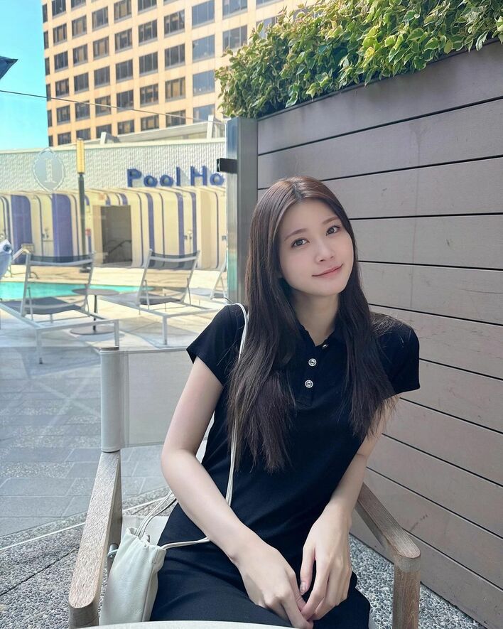 めるる 初LAで海外ガールに！黒のミニワンピ＆前髪なしヘアを披露