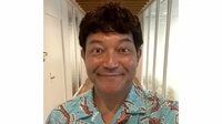 山口智充 憧れの“白髪リーゼント”姿を披露！黒髪とのギャップ際立つダンディなヘアスタイルに満足げな笑み
