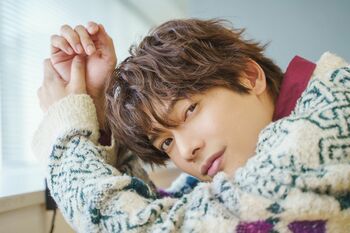 崎山つばさの“取扱説明書”！？カレー味だけを集めた料理本「つばさ食堂」をリリース