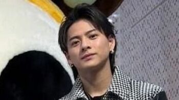 平野紫耀 28歳誕生日を神宮寺勇太と岸優太がお祝い！違和感だらけの独特すぎる祝福メッセージに「紫耀さんへの愛ふけぇ」