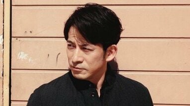 岡田准一 「ミニナップサック作っちゃった」持ち歩く姿披露