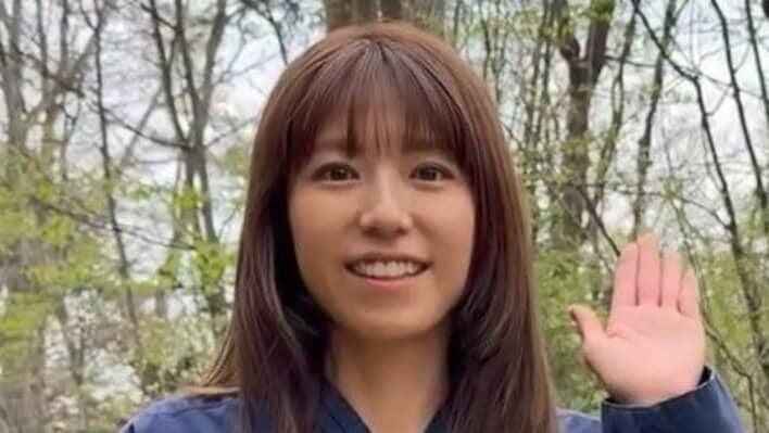 【画像11枚】若槻千夏 すっぴん姿で豪華ホテルステイの写真を見る