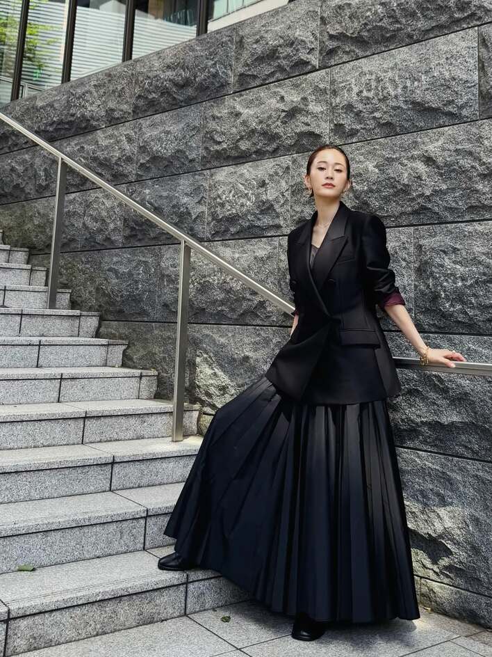 前田敦子「この世で1番大好きな」女優への愛を爆発！上品な黒