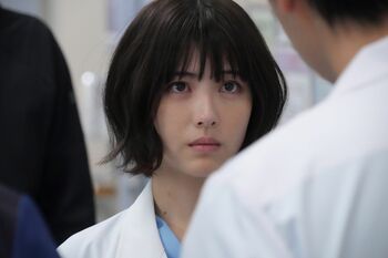 『ドクターホワイト』第1話！浜辺美波「診断に焦点を当てた医療ミステリー。まずは初回を楽しんでいただけたら」