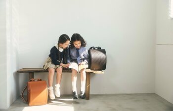 樋口鞄工房ランドセル、2027年度向けランドセル新コレクションを販売開始。究極のミニマリズム「MONO」や「MARY QUANT」コラボなど、感性を刺激するラインナップ。