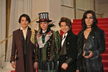 『フランケンシュタイン』の舞台裏で、料理男子が急増！チャーシュー1㎏を作ったのは？