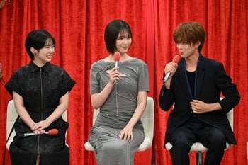 本田翼「アドリブでわちゃわちゃ」新ドラマで“シェアされる”岩瀬洋志が「恥ずかしいですね」と大照れ！『フジテレビドラマライブ2025・夏』
