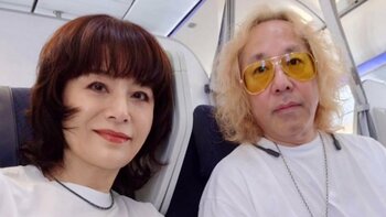 「声出してわろーた」大地真央 12歳年下の夫との仲良し2ショットに反響 “阿波踊りポーズ”に「素敵なご夫婦」