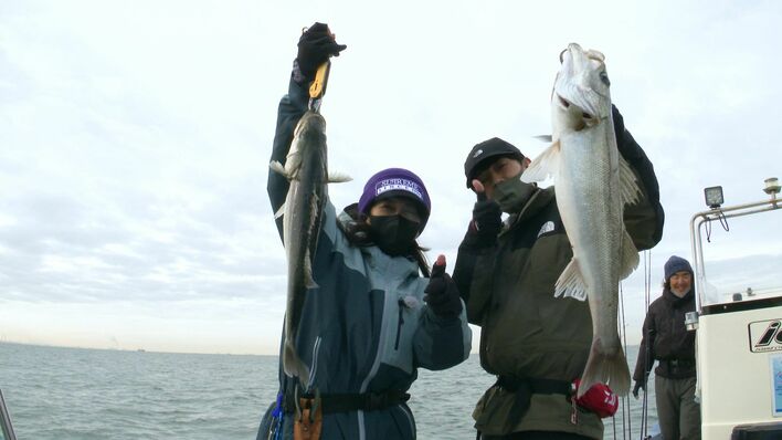 工藤静香 80㎝超のシーバスを狙う！ガチ釣りに、藤木直人＆ロンブー亮も仰天
