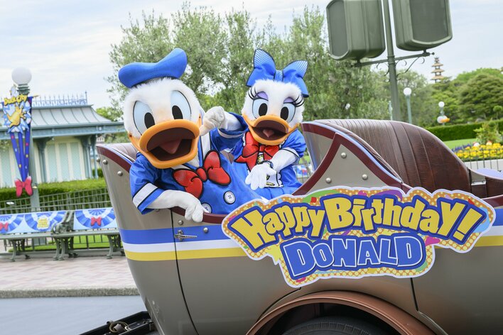 【画像47枚】ディズニーで開催のドナルドのバースデーイベントやグッズの写真を見る