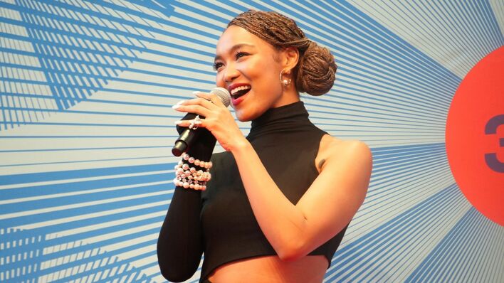 二階堂ふみ 黒のシックなパンツスタイルでレッドカーペットに登場