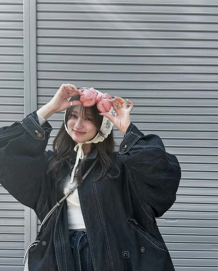 ビジュ爆発して最高！」吉川愛 三つ編み×春コーデでお花見満喫ショット