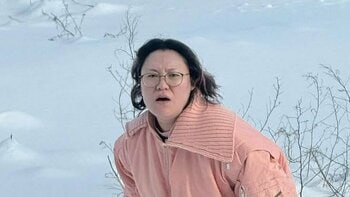 「3度見した」バービー 夫撮影の“まるで人類の進化”なショットを公開！「道産子のわたしは雪かきに向かったものの…」