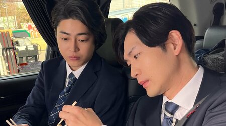 松下洸平が倉悠貴に…車中での“ある行動”に「そんな決め顔で（笑）」「2人ともかわいい♡」の声『銀河の一票』