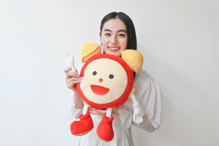 【写真7枚】朝からの取材もさわやか！八木莉可子の撮り下ろしカットを見る