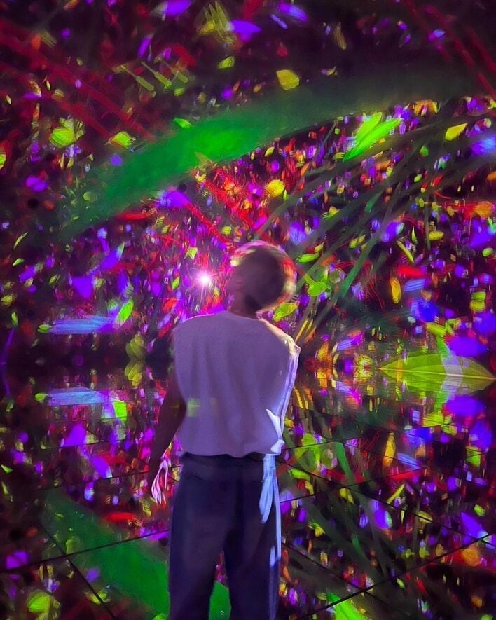 岩田剛典 MV撮影地のチームラボでの幻想的な写真を公開！SNSで