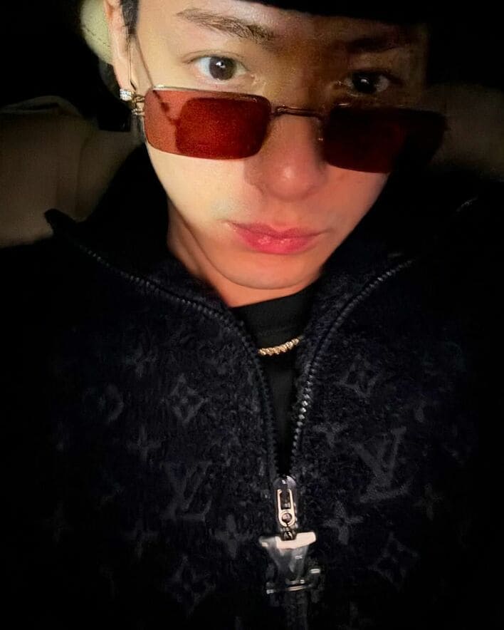 ブレ感最高かて！」平野紫耀 “ドアップちょいワル”の自撮り写真公開