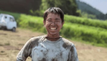 為末大氏も参戦！トップアスリート×東経大生が「にんにく収穫」～スポーツの力で農業の人材不足を救うプロジェクト～