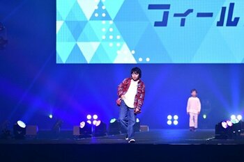 煌びやかなステージでプロモデル顔負けのポージングを披露！表舞台から裏側まで丸ごと体験し、エンターテインメントのプロのセカイに触れる「ドコモ未来フィールド」の特別プログラムを開催