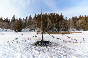 山形の絶景「白川湖の水没林」のほとりで、アート展を開催！飯豊町 木の作り手プロジェクト「数馬の森びらき」