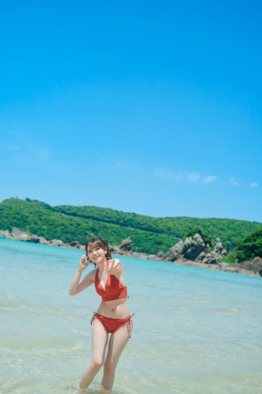 先行カット公開】鬼頭明里 海でのビキニ姿を披露！20代最後のフォト