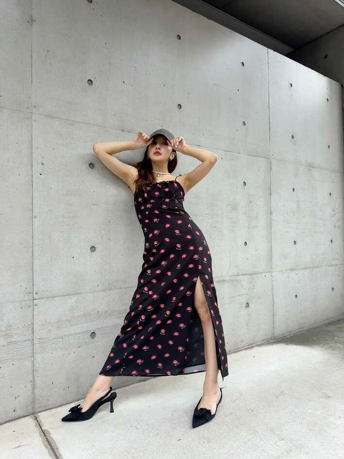超絶最高」板野友美 大胆スリット＆美デコルテのキャミドレス姿を披露