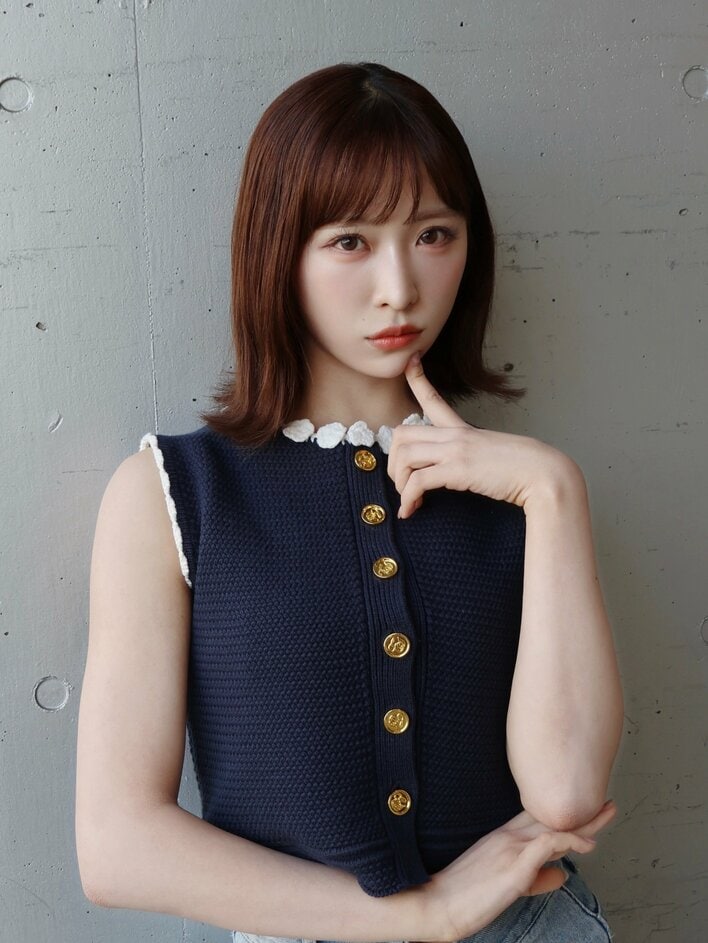 AKB48小栗有以 雰囲気がらり“わんちゃん巻き”ヘアで美肩際立つショット
