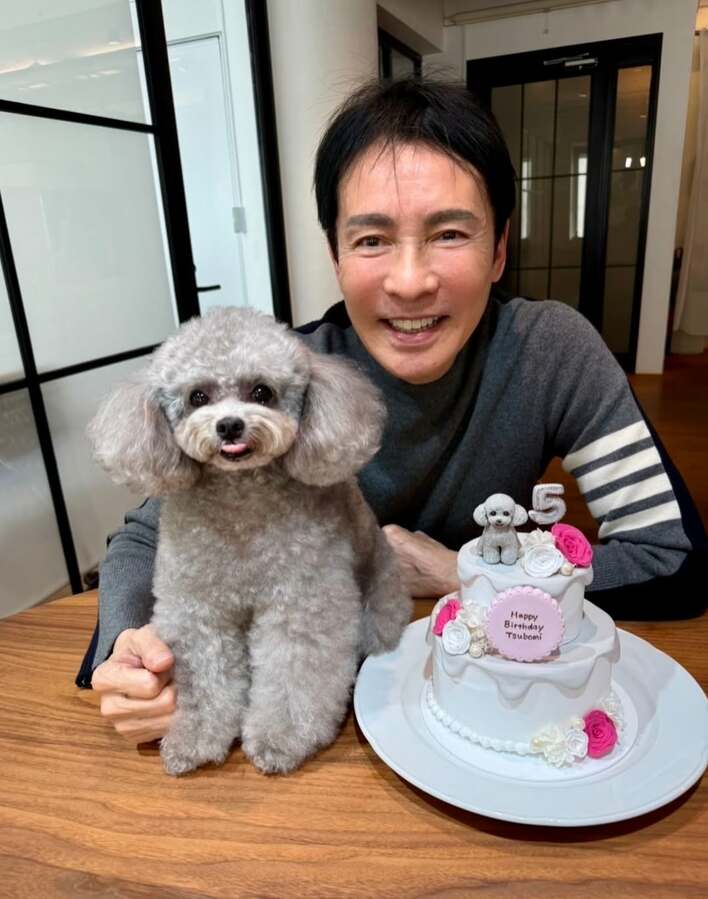 こひろみちゃん　郷ひろみ 郷ひろみ 愛犬のバースデーを優しい歌声でお祝い！豪華ケーキを前に