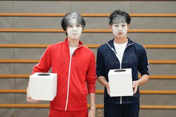 萩原利久「やり残したことはないと思います」初の冠番組で体を張り続けて2年半、最後を飾るゲームで小島よしおと顔面粉まみれに！