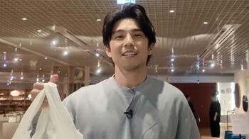 中尾明慶 “スタイル良くてオシャレ”な母の姿を公開！終始楽しそうに買い物をする母を見守る様子に「なんて優しい息子」と反響