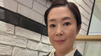 「僅かに見えるお母様」寺島しのぶ 貴重な幼少期ショット公開！立派なひな人形の大きさに反響「寺島さんと大きさ同じ」