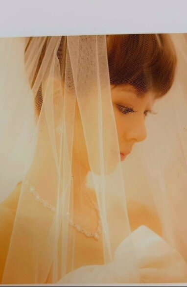 ほしのあき “初出し?”結婚式ショットに反響！純白のウェディングドレス
