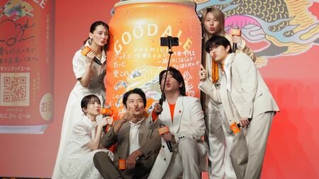 鈴木亮平 綾瀬はるか風サインを披露！かわいいイラストが浜辺美波、Mrs. GREEN APPLEにも“伝染”