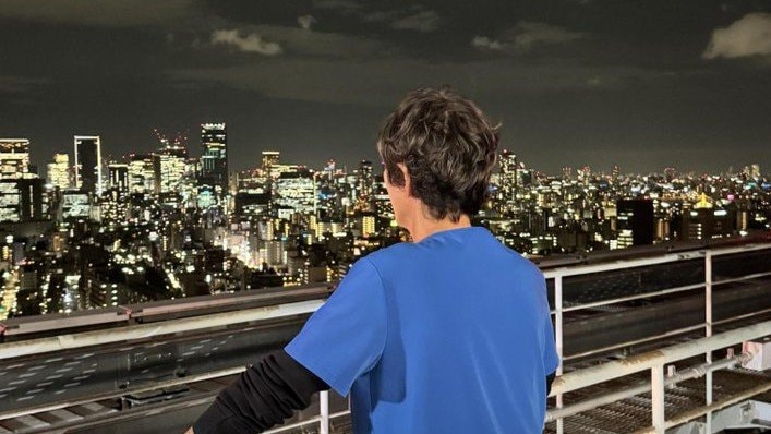 江口洋介 何を思う？夜景を見つめるバックショットにSNS興奮「背中！！背中ぁぁ！！」「背中まで渋い」救命病棟24時』