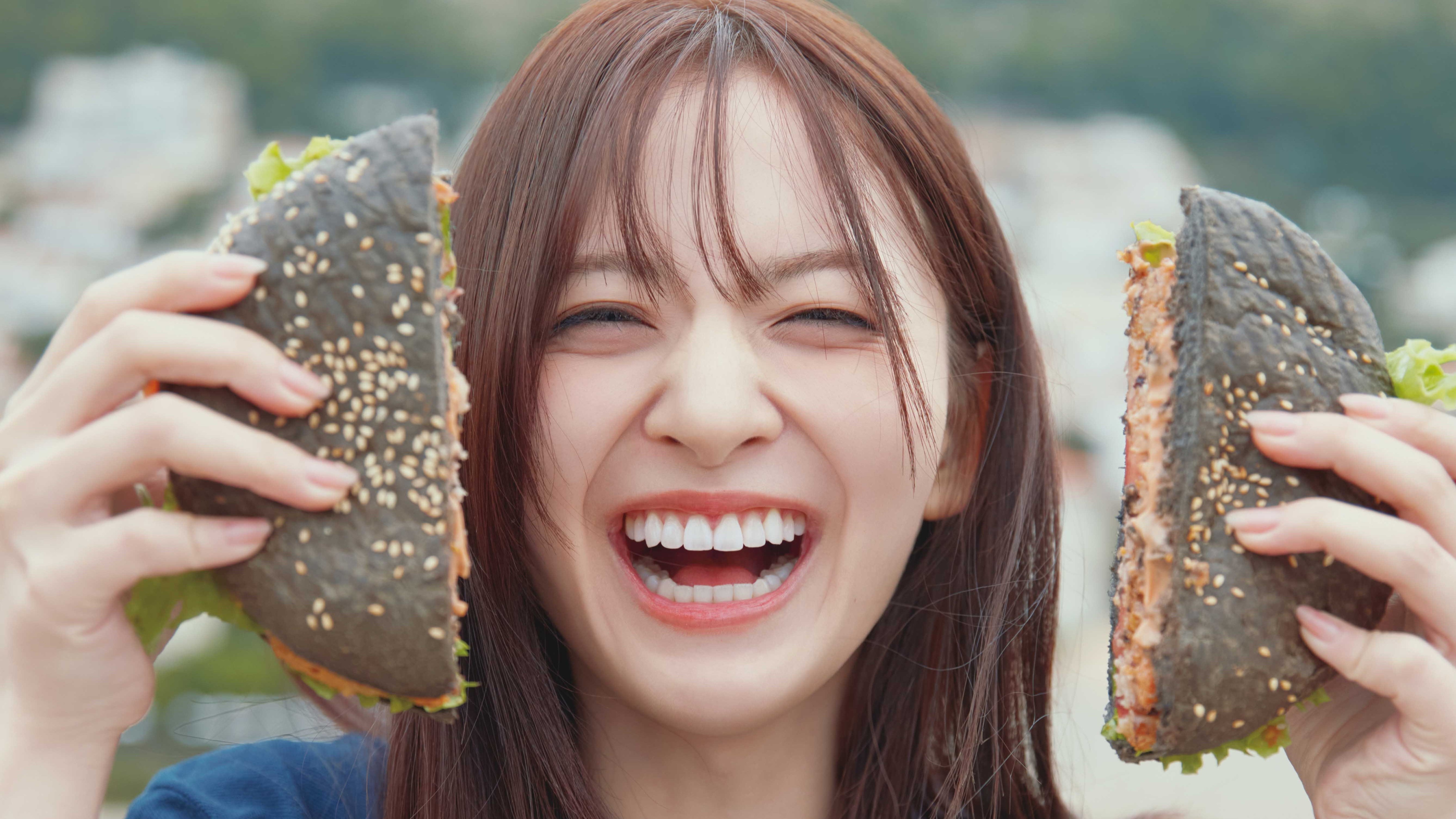 乃木坂46金川紗耶 ランジェリーや水着姿も披露する1st写真集発売 念願