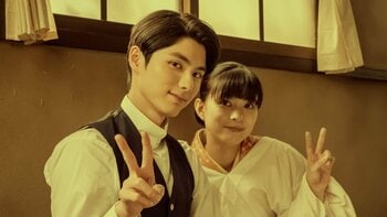 芳根京子が本田響矢を撮影も！レトロな“夫婦”写真に「きゅーーん！」「良すぎて息できない」の声『波うららかに、めおと日和』