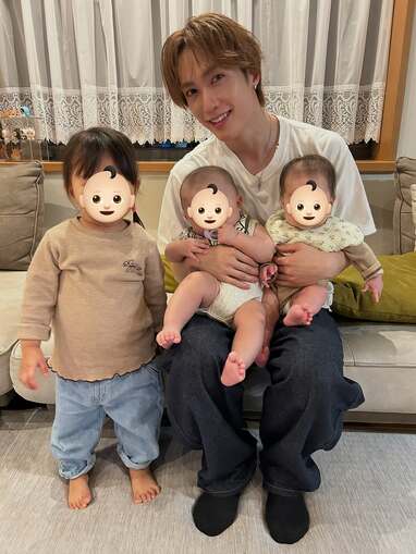 THE RAMPAGE 藤原樹 4th アニバ BIGクッション いいパパに…」THE RAMPAGE藤原樹 赤ちゃんにミルクをあげるショットに