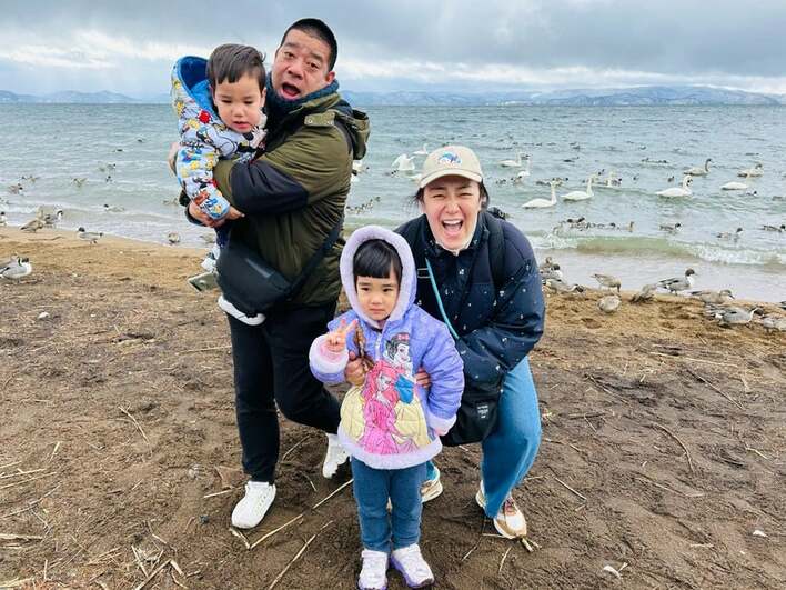 2児の母・たんぽぽ白鳥 2歳長男が宮古島で初めての海にはしゃぐ姿を