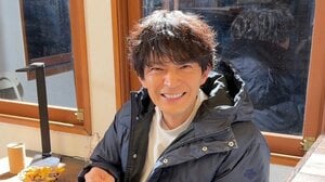 【かわいすぎる！】津田健次郎のスマイルにSNS大興奮「後ろ姿までかわいい」「現世に舞い降りし天使？」『ラムネモンキー』