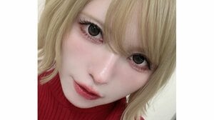 「ビジュ神！！」益若つばさ スタイルくっきりの真っ赤なニット姿披露！全身赤コーデのオフショットに「お人形みたい」とファン絶賛