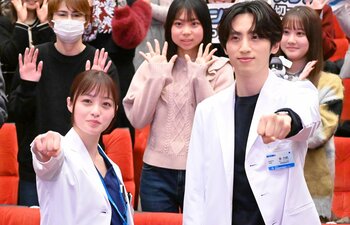 橋本環奈「かわいい！尊い！」INI・許豊凡にメロメロ「何をやってもかわいい！」撮影秘話も明かす『ヤンドク！』ファン感謝祭