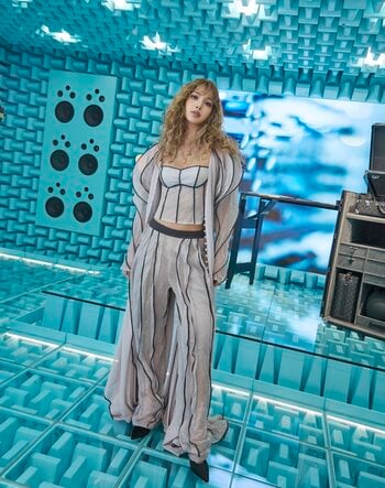 【ルイ・ヴィトン】リサ、j-hope、フィリックスらが「ビジョナリー・ジャーニー ソウル」展を鑑賞