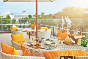 【ヴーヴ・クリコ × インターコンチネンタル横浜Pier 8】コラボレーションイベント「Le Picnic by Veuve Clicquot」10月1日よりLarboardテラスにて開催