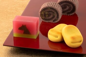 午年の幸をねがって。令和8年(2026年)の新年を寿ぐ、干支・お正月のお菓子をご紹介します。