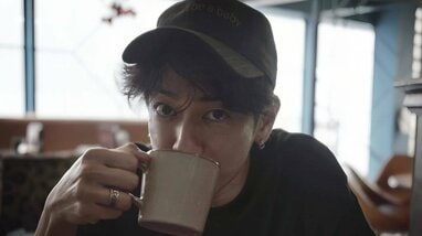 佐藤健 “彼女目線風”写真を披露！オフ感満載な姿に「デートしている